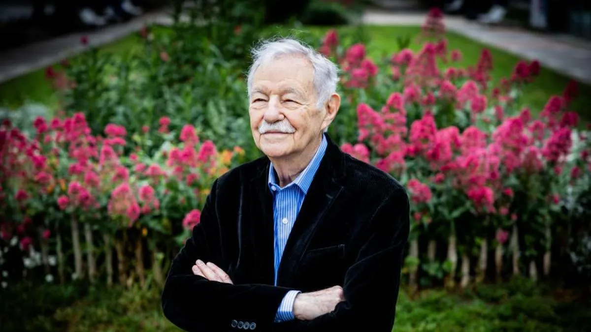 
                               ¿Sant Jordi o Día del Libro?: Eduardo Mendoza opina sobre la Diada
                           
