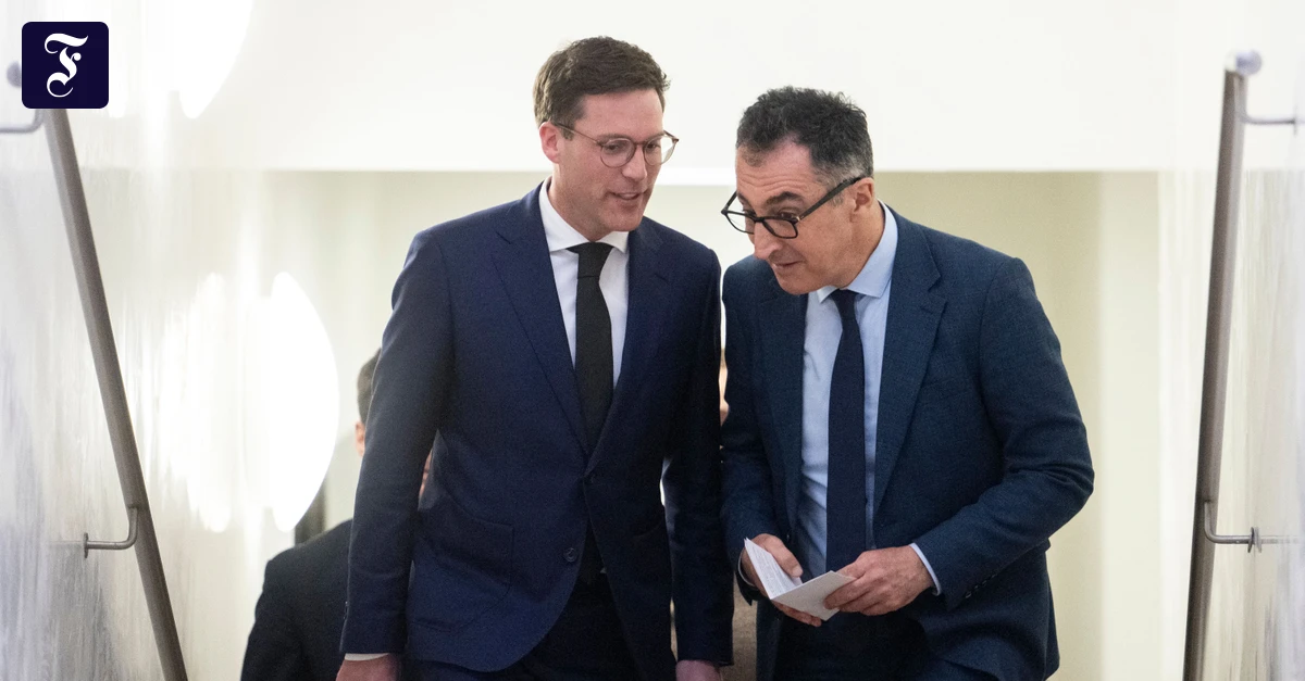 Deutschland-Liveblog: Grüne und CDU einigen sich auf Koalitionsverhandlungen