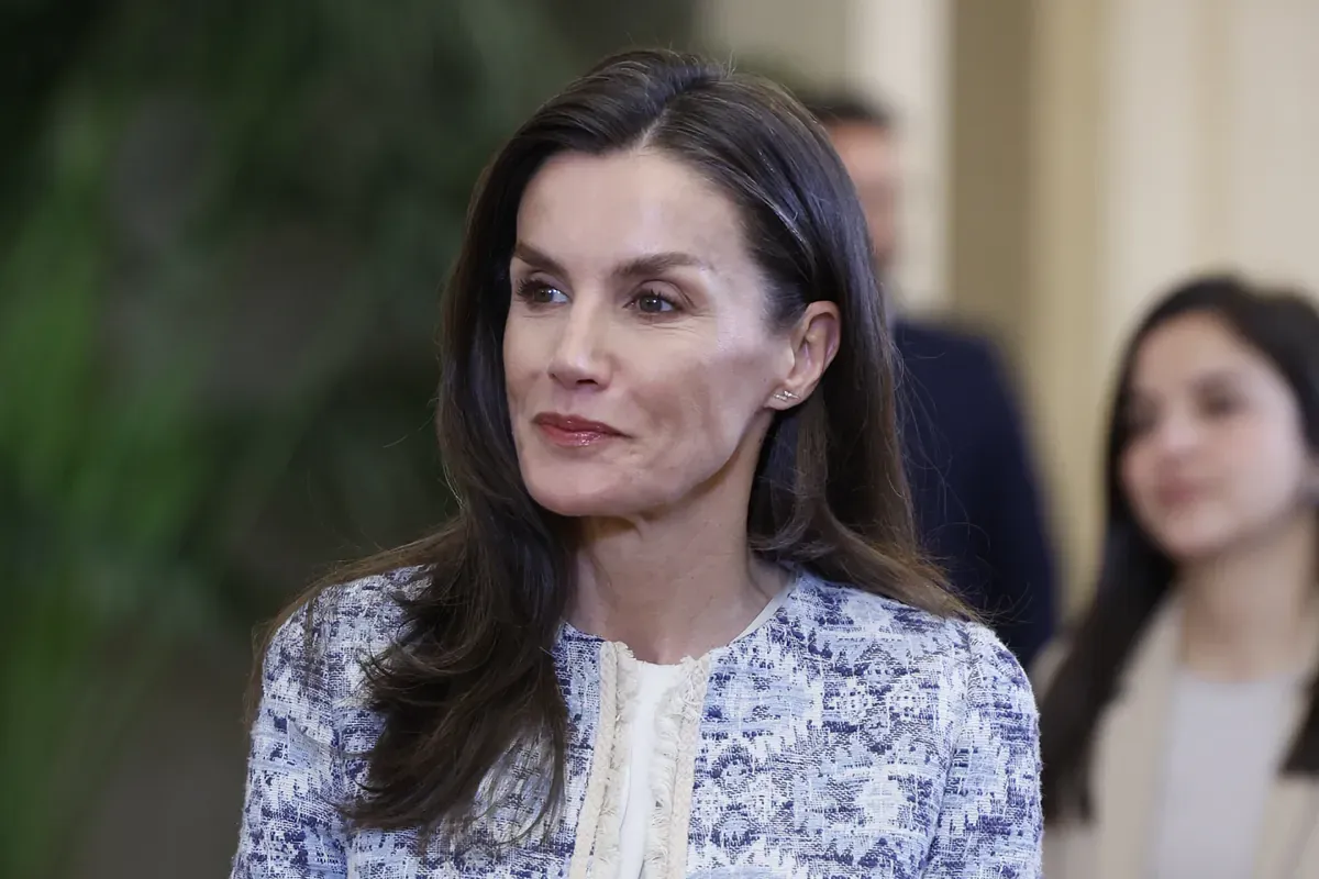 La Reina Letizia recupera la chaqueta étnica de Mango que eleva cualquier look de primavera (y que tiene en su armario desde hace una década)