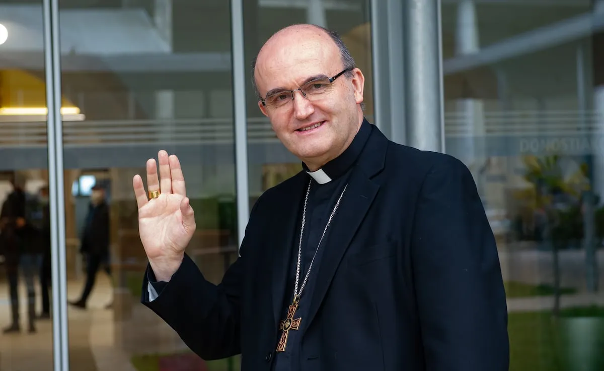 El obispo de Orihuela-Alicante dice que Trump “se revolvió como la niña de ‘El exorcista” ante las palabras del Papa contra la guerra 