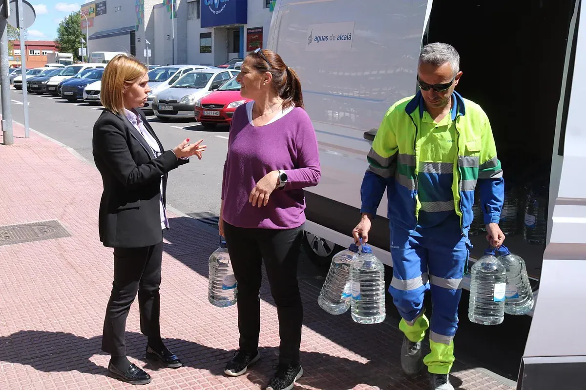 Alcalá de Henares se queda sin suministro de agua y pone cisternas y provisiones a disposición de los vecinos