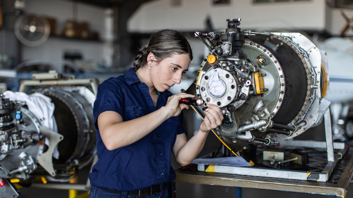 Ausbildung: Zahl der dualen Ausbildungsverträge weiter rückläufig
