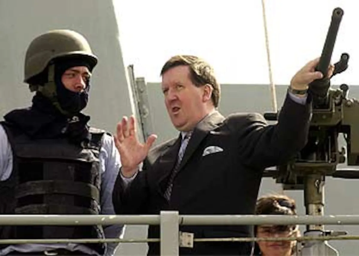 El exsecretario general de la OTAN George Robertson carga contra la política de defensa de Starmer en el Reino Unido