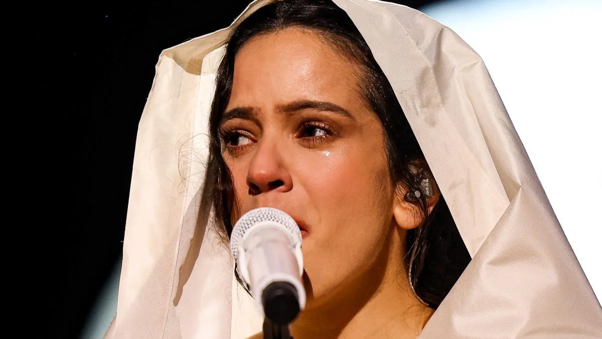 
             Rosalía llora por Barcelona
         