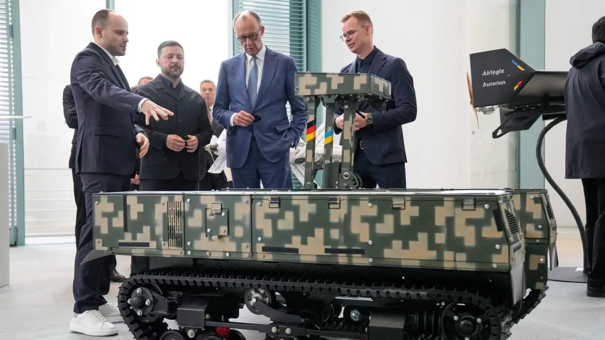 
                     Zelenski celebra la derrota de Orbán en Hungría y reitera que el oleoducto Druzhba estará reparado a finales de abril
                 