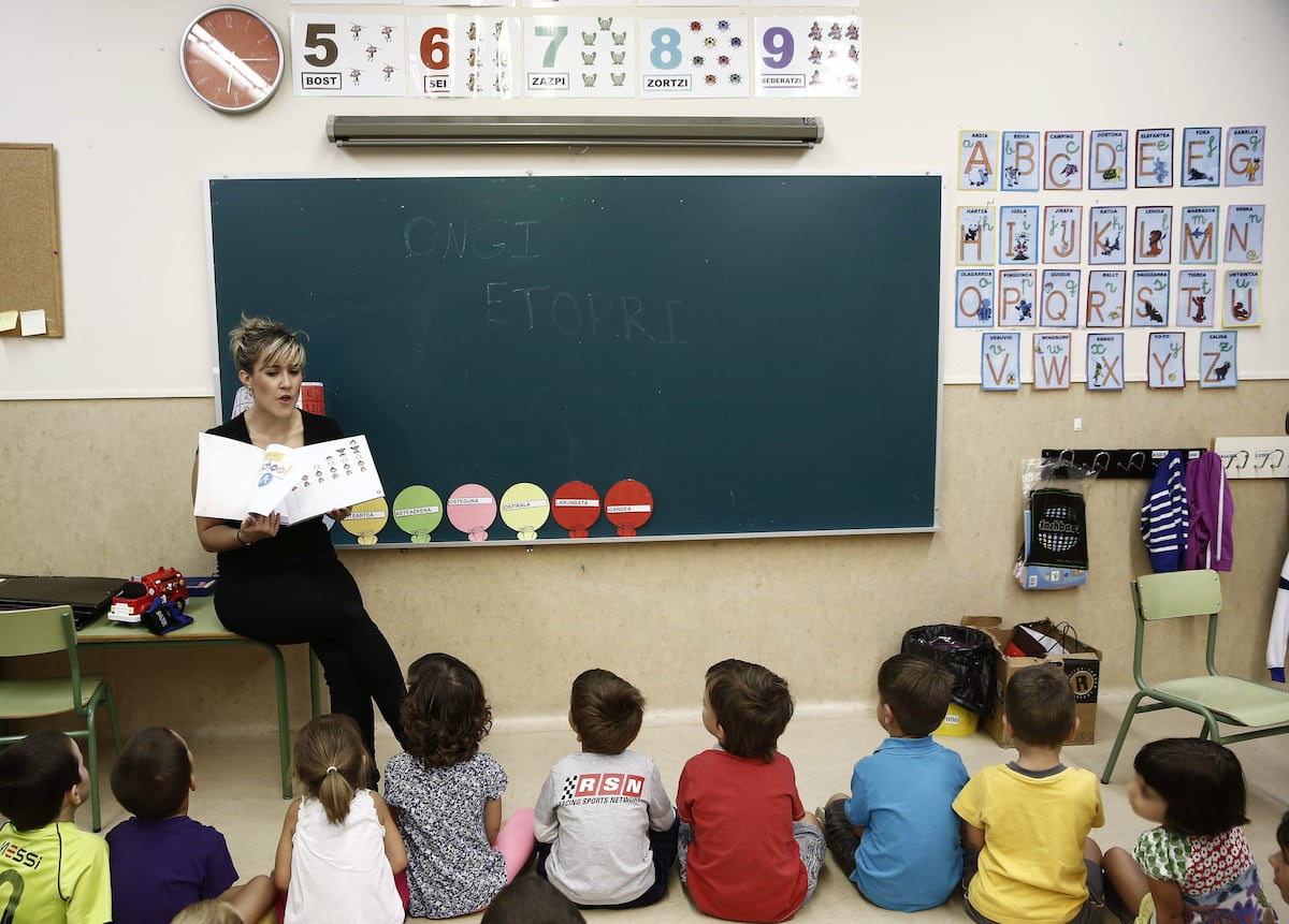 La caída de la natalidad se ceba con los colegios públicos: así lucha Navarra contra el blindaje que protege a la concertada