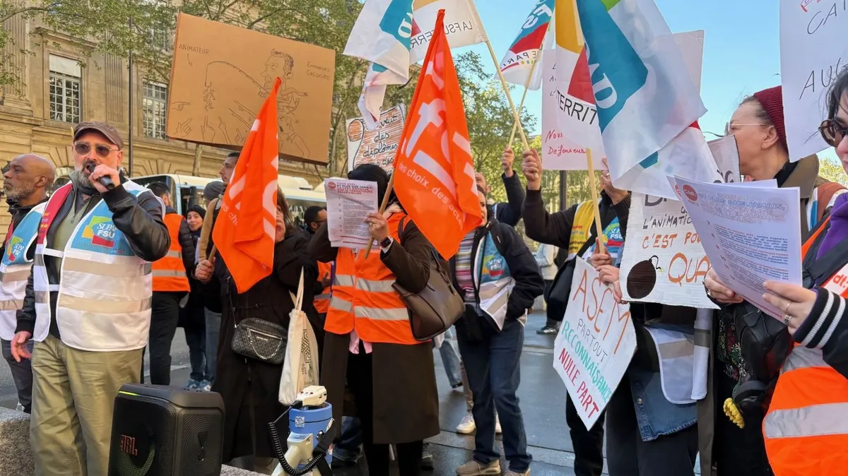 Les animateurs sont "présumés coupables quoi qu'il se passe" : en grève, les agents du périscolaire parisien dénoncent des suspensions "abusives"