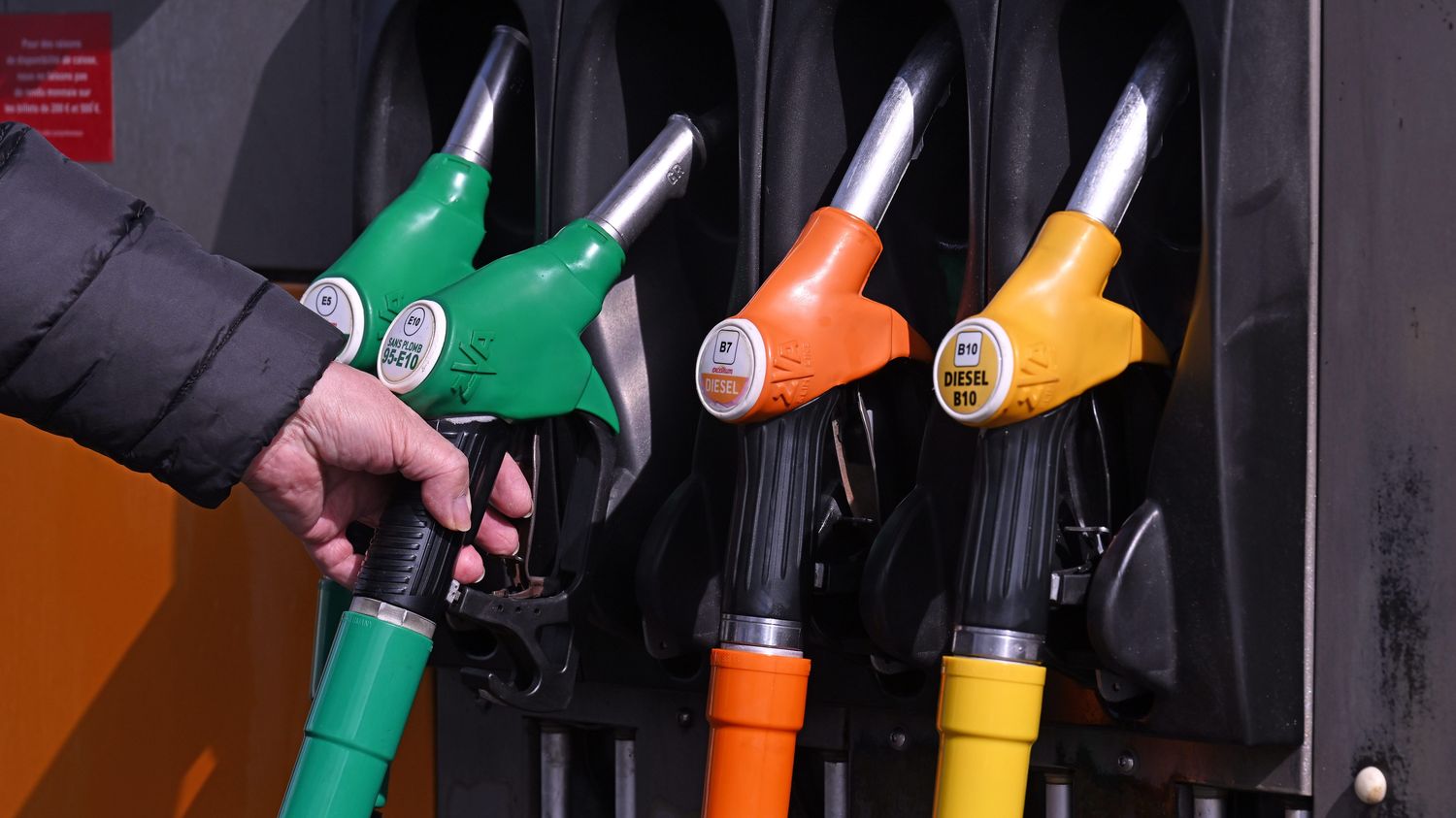 Plafonnement des marges des distributeurs : "En l'état", le projet du gouvernement est "incompréhensible", réagit la fédération des combustibles, carburants et chauffage