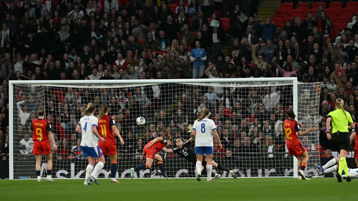 
                                                                                                         España vuelve a tropezar con Inglaterra y se complica el pase directo al Mundial
                                                                                                     