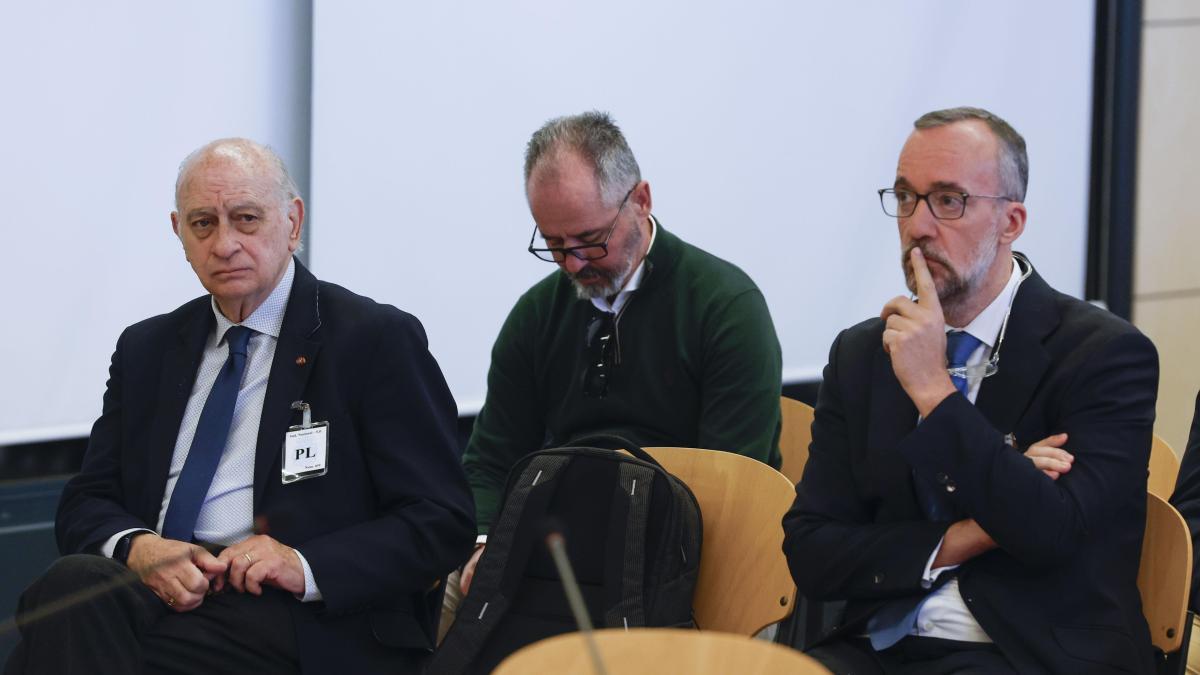 
                                   La Luna, la Kitchen y Ábalos
                               