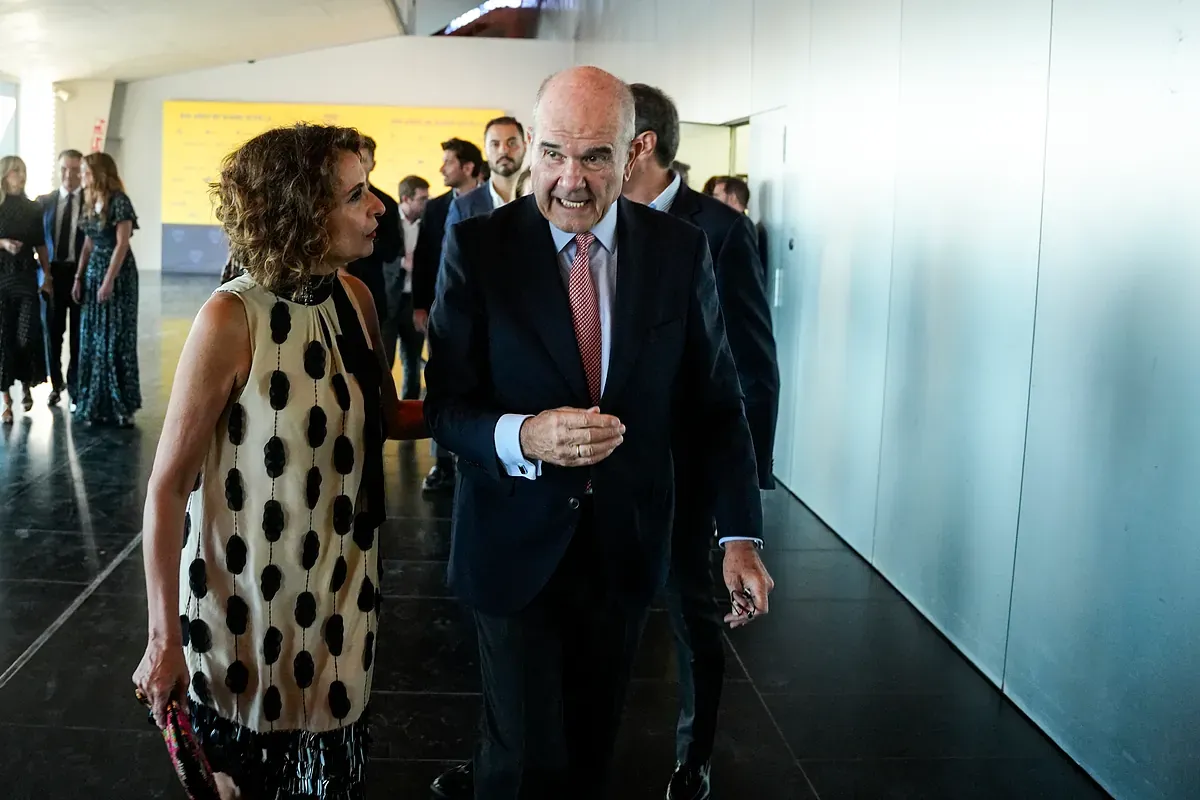 Un juez reactiva la causa de los avales de la Junta y pide de urgencia una resolución que implica a María Jesús Montero