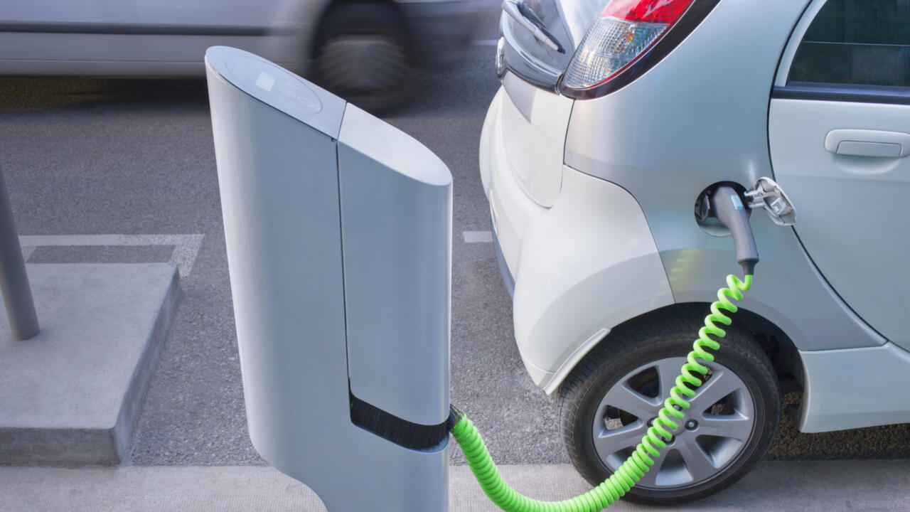 France: les ventes de voitures électriques d'occasion dopées par la flambée des prix du carburant