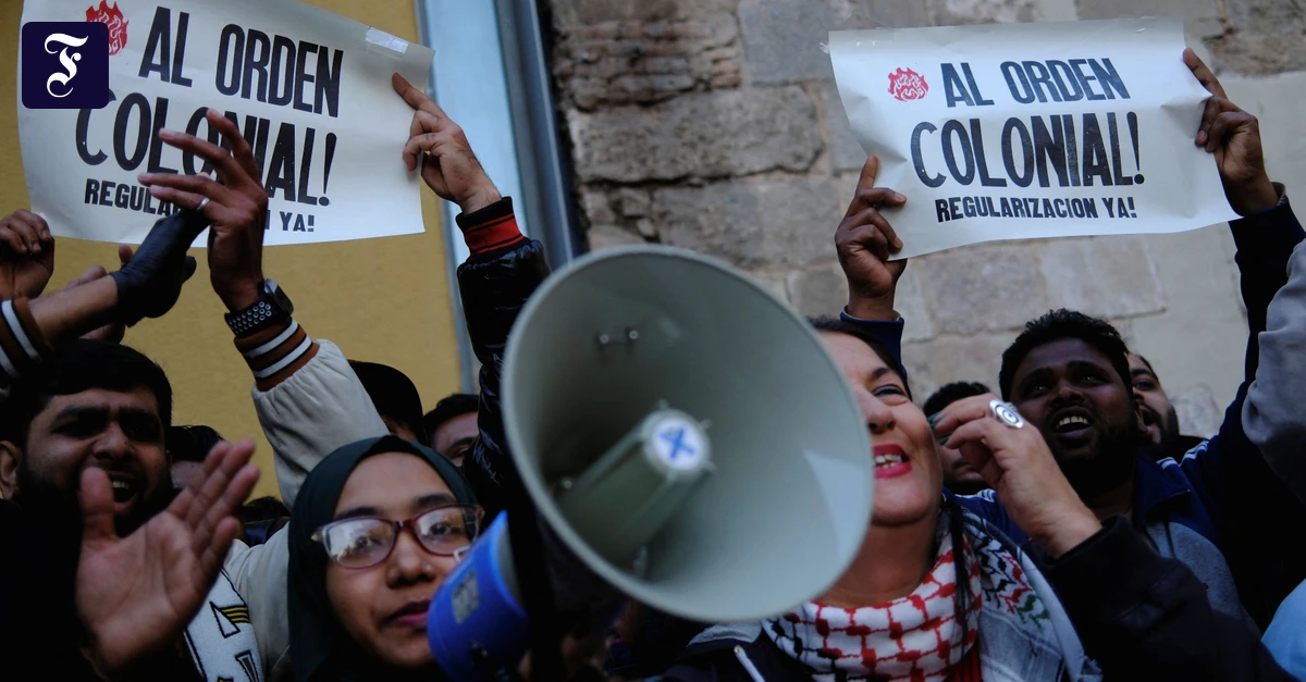 behörden drohen mit Streik: Migranten feiern Reform des Ausländerrechts in Spanien