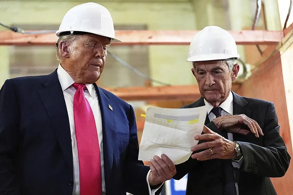Trump amenaza con despedir a Jerome Powell si permanece en la presidencia de la Fed más allá de su mandato