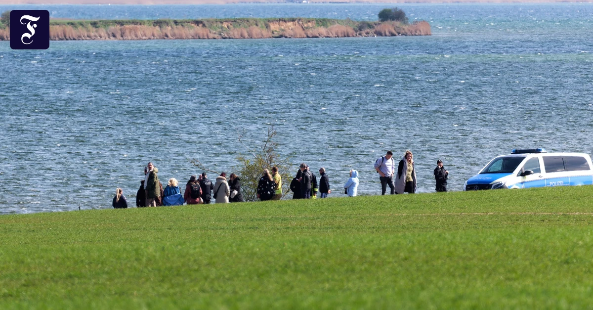 Insel Poel: Sie protestieren still dafür, den Wal doch noch zu retten