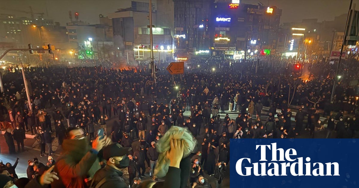 Trump says he wants to help Iranian protesters but his advice is conflicted