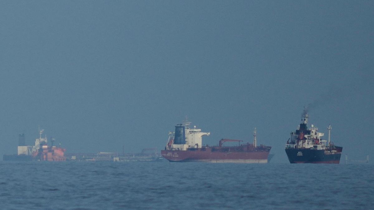 
          Irán amenaza con bloquear el mar Rojo si EE.UU. no se va de Ormuz
      