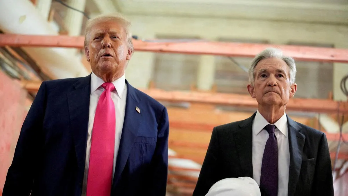 
                  Trump amenaza con echar a Powell de la Fed si no se va al acabar su mandato como presidente
              