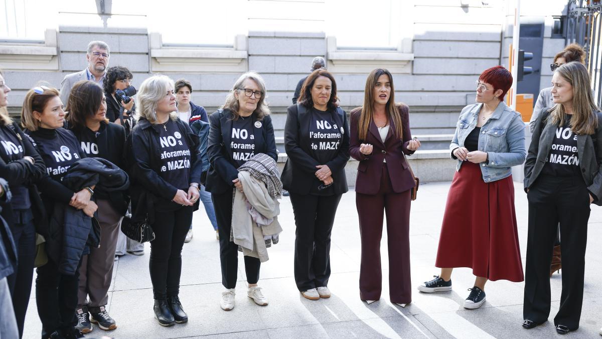 
                                             Las víctimas de la dana de Valencia, a las puertas del Congreso: “Vamos a defender a la jueza”
                                         