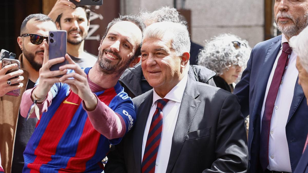 
                                                                                                     Laporta carga duramente contra los árbitros: “El arbitraje de la eliminatoria fue una vergüenza”
                                                                                                 