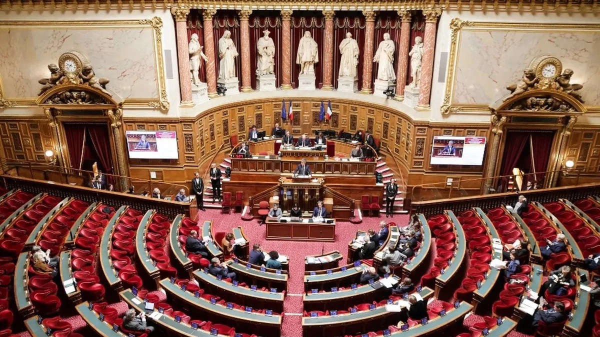 Le Parlement entérine l'adoption de la loi de "simplification" et la suppression des zones à faibles émissions