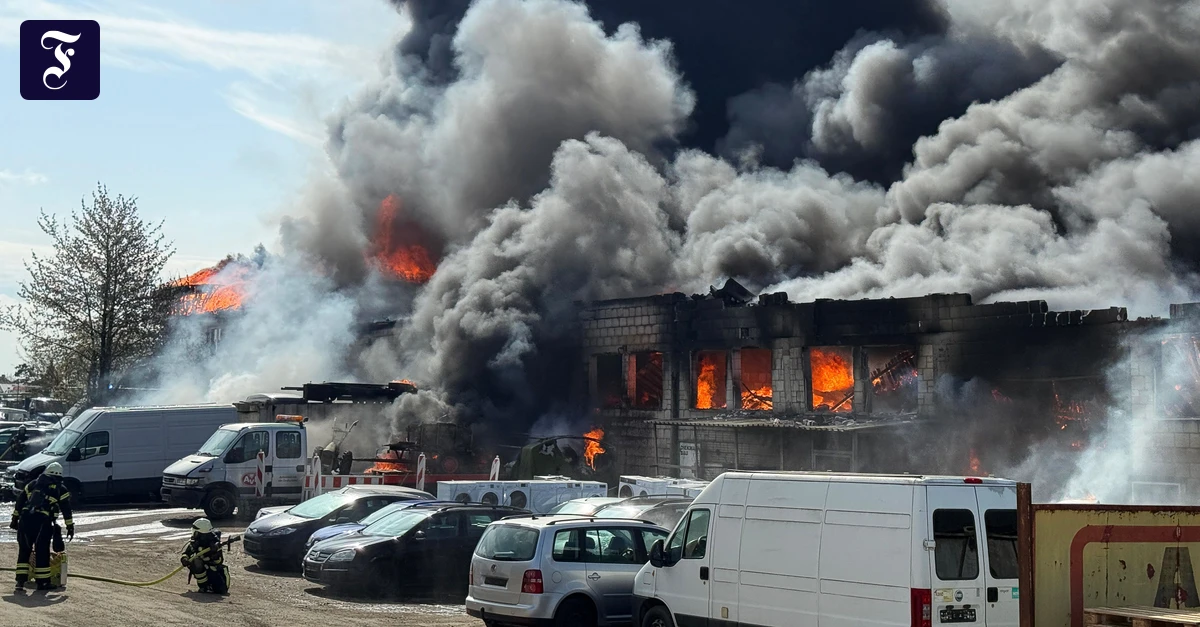 Landkreis Kassel: Ermittlungen nach Feuer mit Millionenschaden in Fuldatal