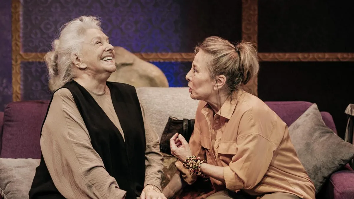 
                                                                                                                        Lola Herrera: “En escena, dejamos de ser madre e hija y defendemos los personajes”
                                                                                                                    