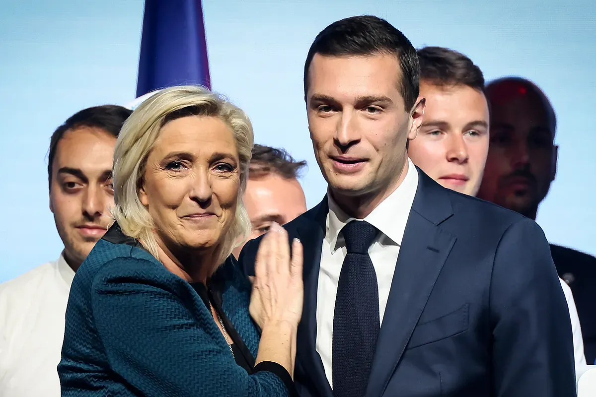 La extrema derecha francesa hace campaña con la regularización masiva de Sánchez: "Mañana podrán circular por Francia e instalarse gracias a la generosidad de nuestro sistema"