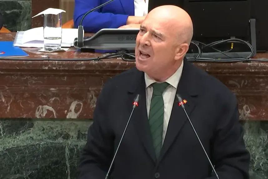 "Tenemos el deber de combatir, incluso con violencia, el aborto": polémica en Murcia por la proclama de un diputado de Vox