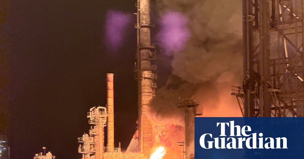 Geelong oil refinery fire: fuel supply fears over out-of-control blaze at one of Australia's two remaining oil refineries