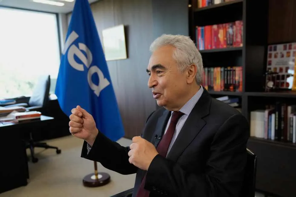 Europe has ‘maybe 6 weeks of jet fuel left,’ energy agency head tells AP