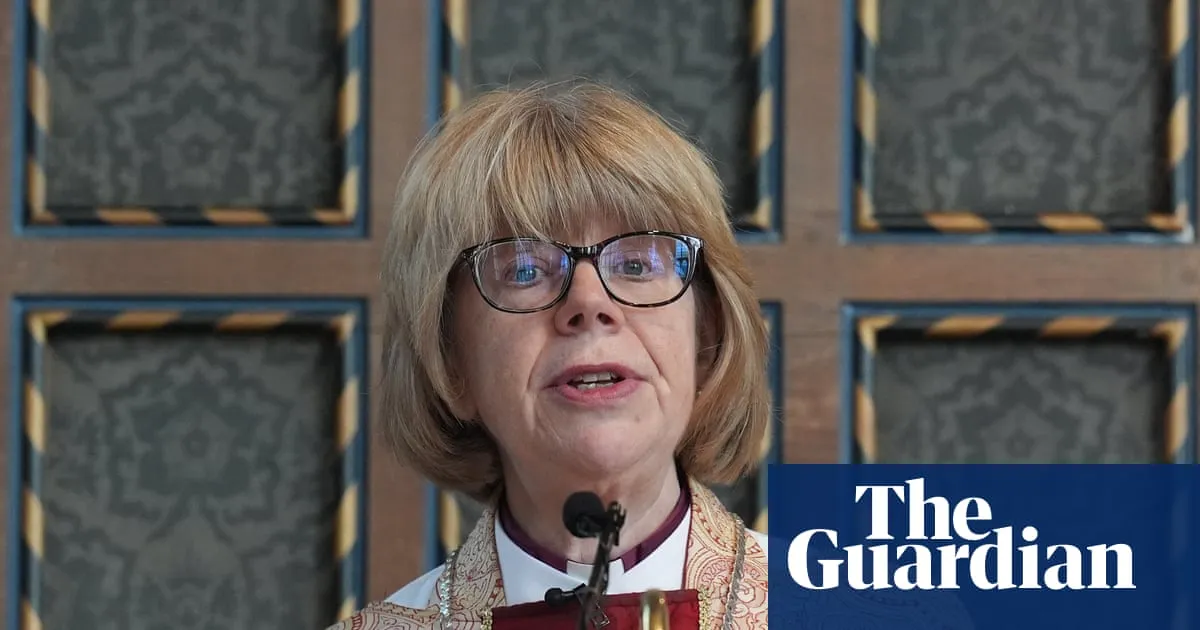 Archbishop of Canterbury backs pope’s calls for peace amid Trump feud