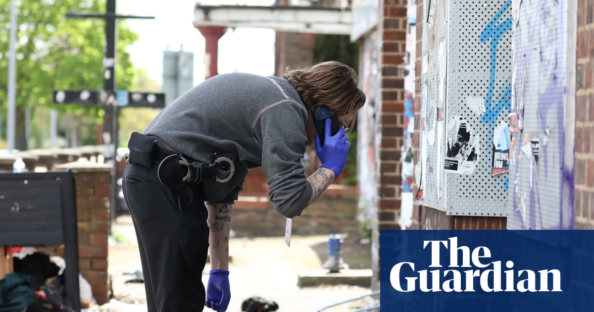 Counter-terror police investigate arson attack in London