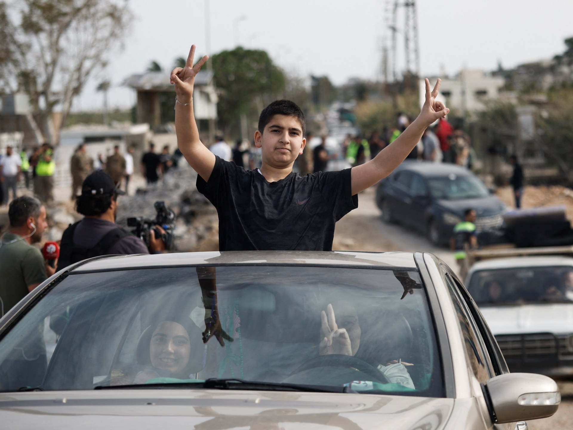 Displaced Lebanese return as Israeli shelling violates ceasefire in south