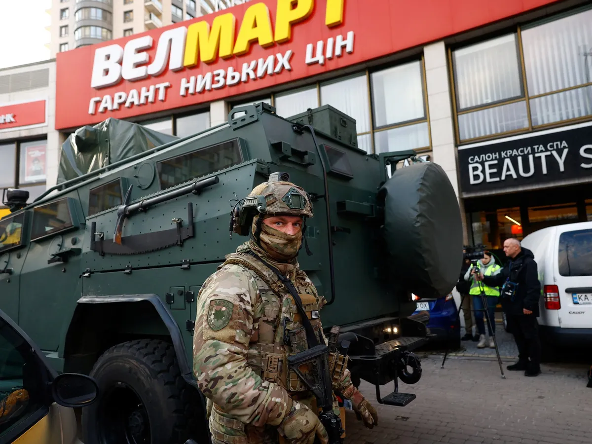 Ukraine police shoot dead gunman who killed six in Kyiv, took hostages
