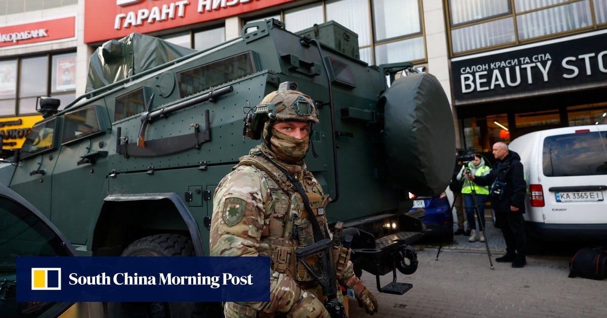 Kyiv gunman kills 6 and takes hostages before being shot dead by Ukraine police