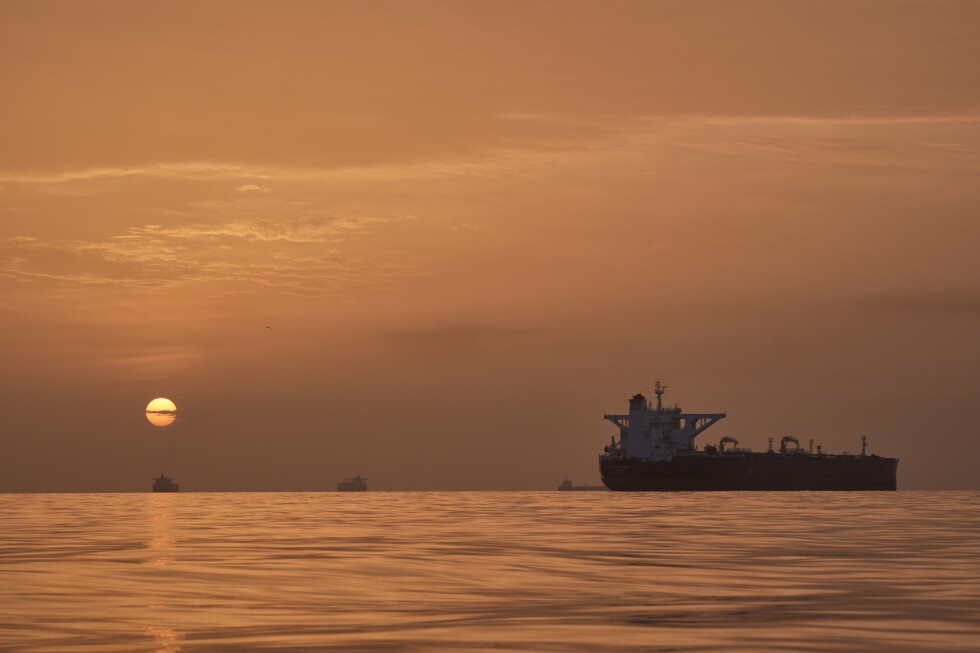 Iran doubles down on closing the Strait of Hormuz as the ceasefire inches toward expiration