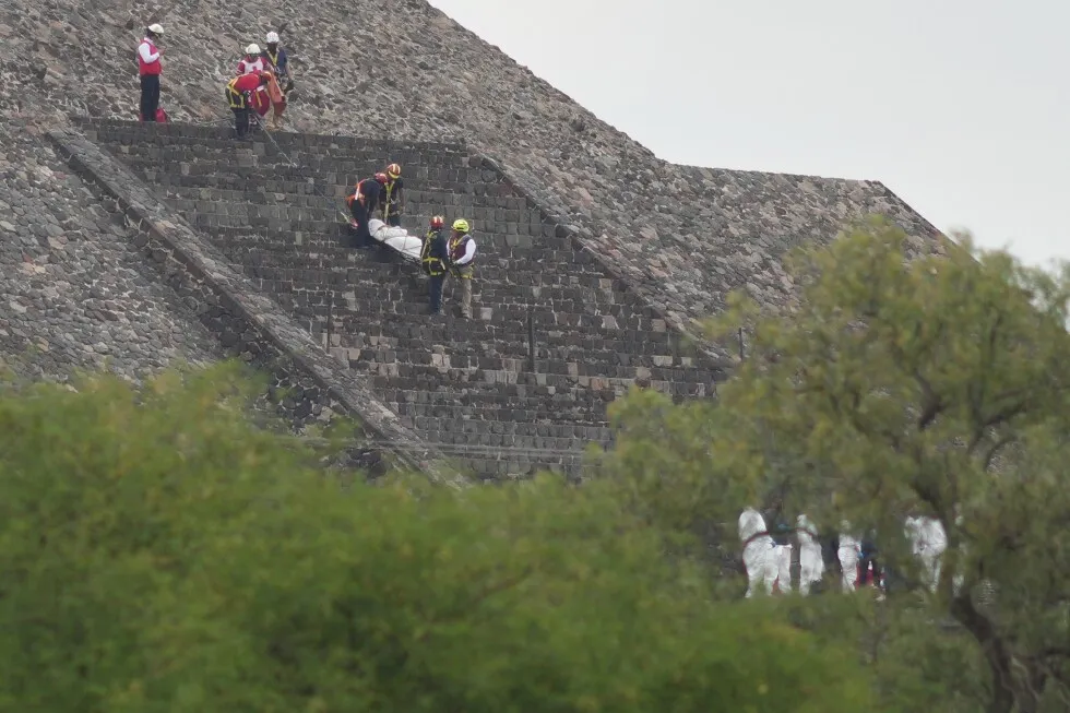 Shooting at pyramids north of Mexico City leaves 1 Canadian tourist dead, injures 6 people