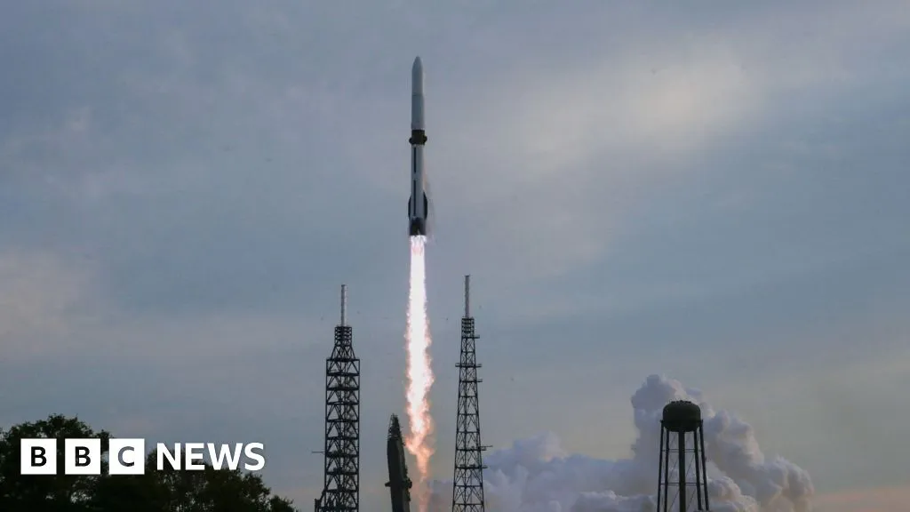 Blue Origin rocket grounded after satellite 'mishap'