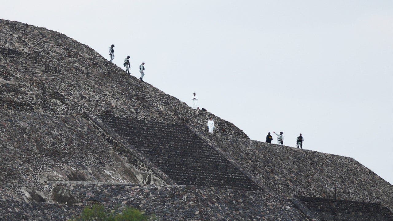 Mexico pyramid shooter who took hostages and killed 1 is identified