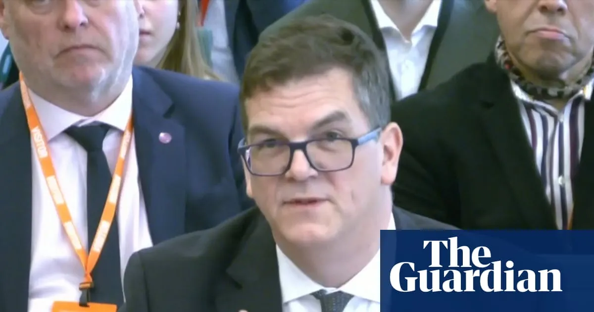 Olly Robbins’ account of Mandelson vetting piles pressure on Keir Starmer