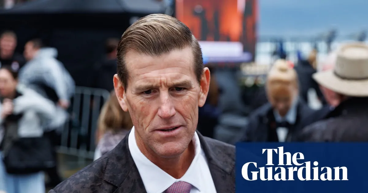 Indigenous speakers booed at Anzac Day services while Ben Roberts-Smith attends separate Gold Coast event