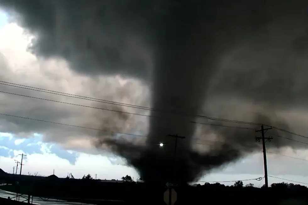 Tornado barrels through Oklahoma, damaging 40 homes and shutting down roads