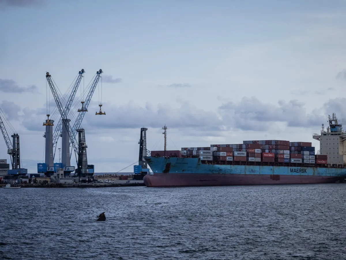 Suspected pirates steer cargo vessel towards Somalia