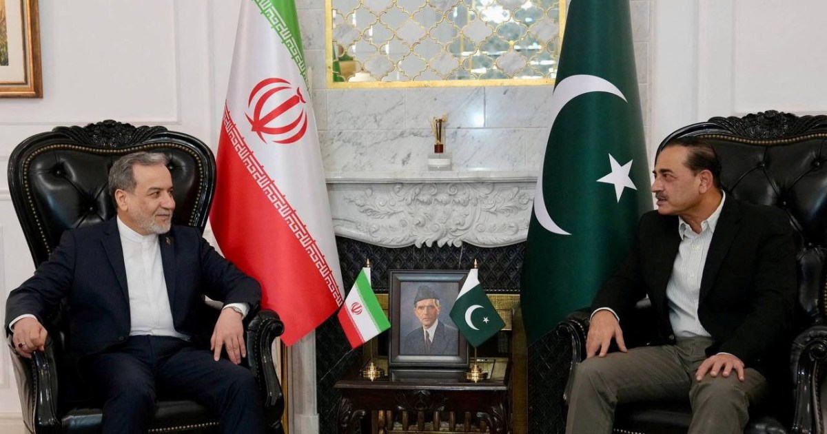 Iran offers Hormuz deal without nuclear talks, as it seeks broader buy-in