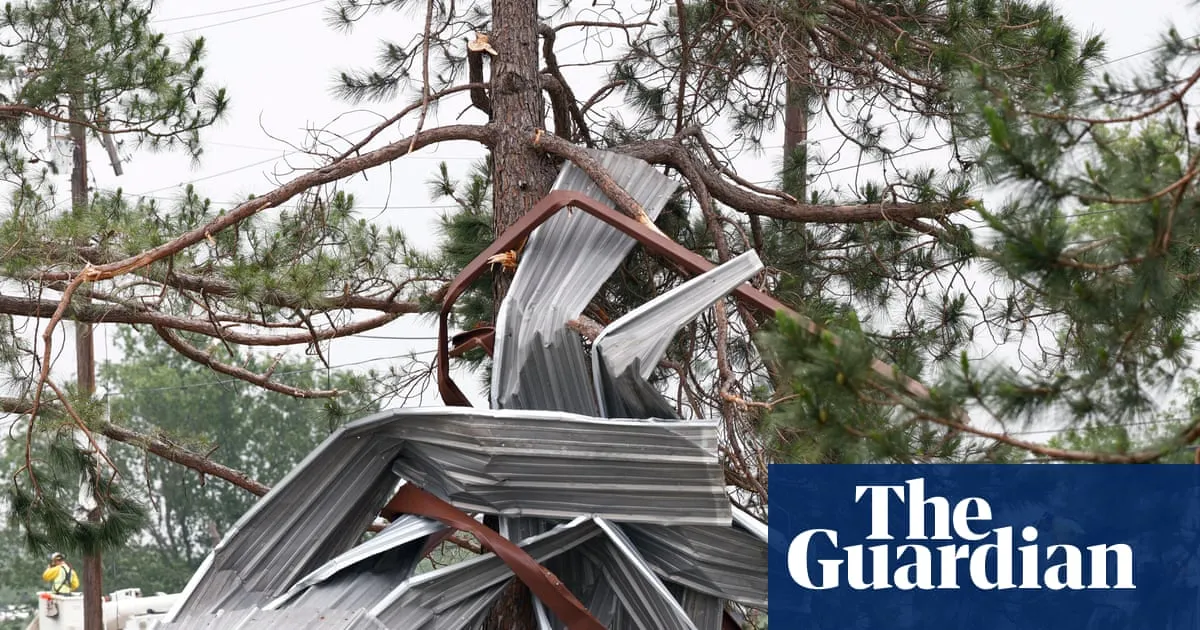 Tornadoes, hail and high winds forecast to hit midwest and Mississippi valley