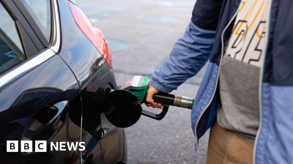 Oil price jumps above $117 after reports of 'extended' Iran blockade