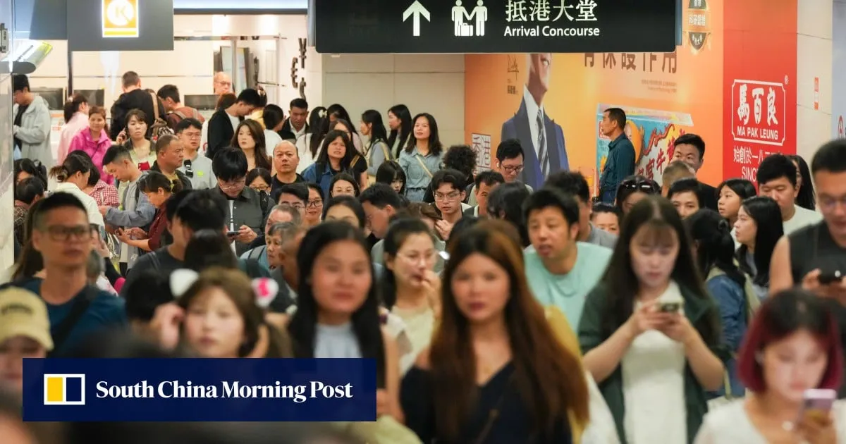 ‘Golden week’ opens with 76,056 mainland visitors flooding Hong Kong for hikes, city walks