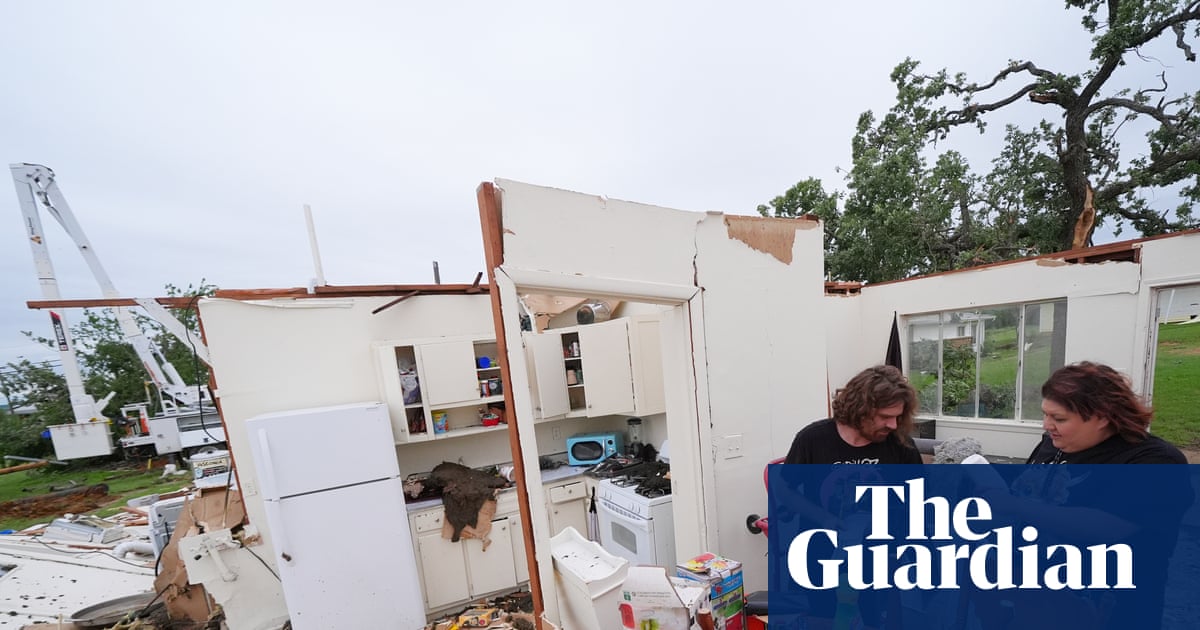 Weather tracker: Tornadoes and giant hail in central US