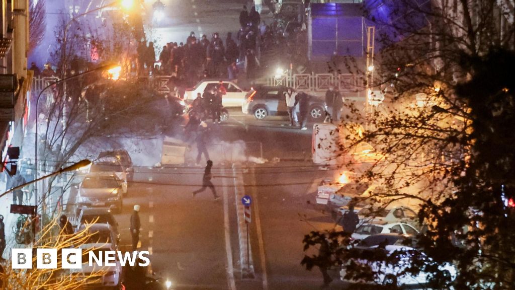 Bowen: Authoritarian regimes die gradually then suddenly, but Iran is not there yet